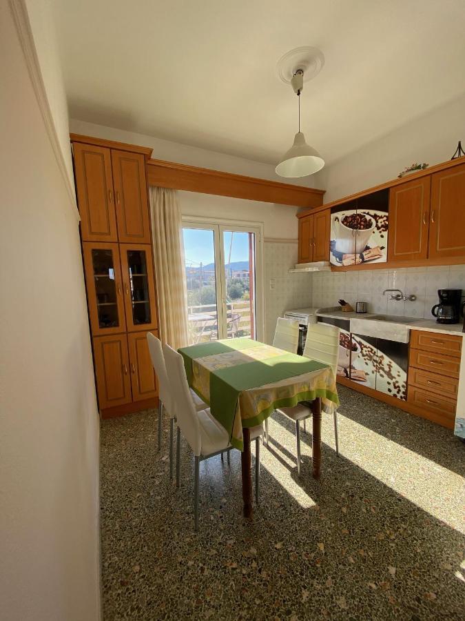 Mpanos Sea Apartment 2 Loutra Oraias Elenis Esterno foto