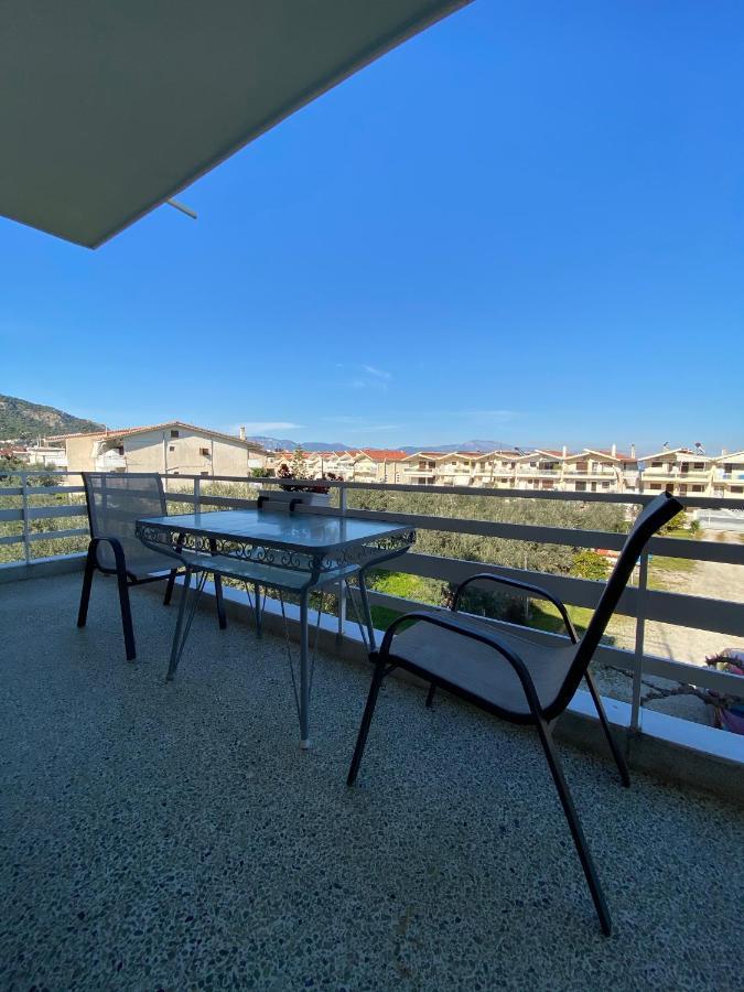 Mpanos Sea Apartment 2 Loutra Oraias Elenis Esterno foto